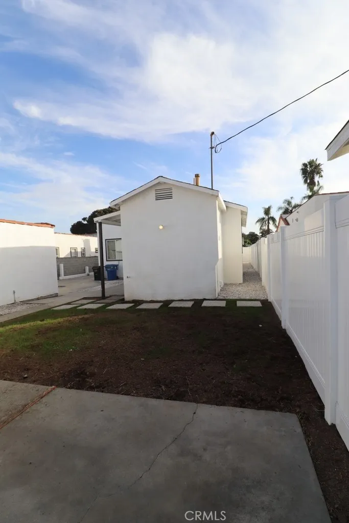 1917 W 74th Los Angeles, CA 90047