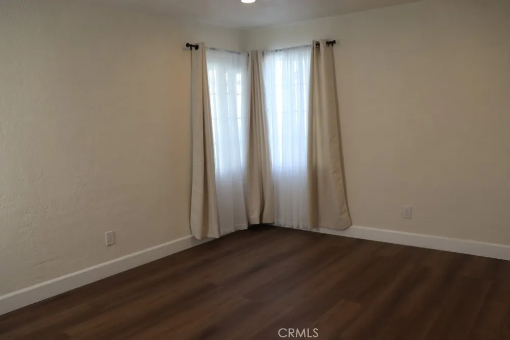 1917 W 74th Los Angeles, CA 90047