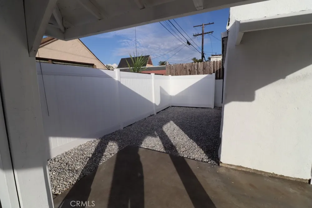 1917 W 74th Los Angeles, CA 90047