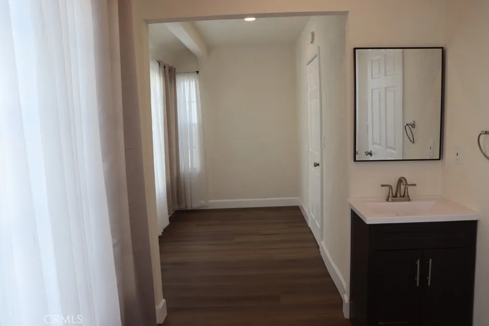 1917 W 74th Los Angeles, CA 90047