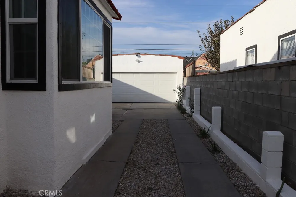 1917 W 74th Los Angeles, CA 90047