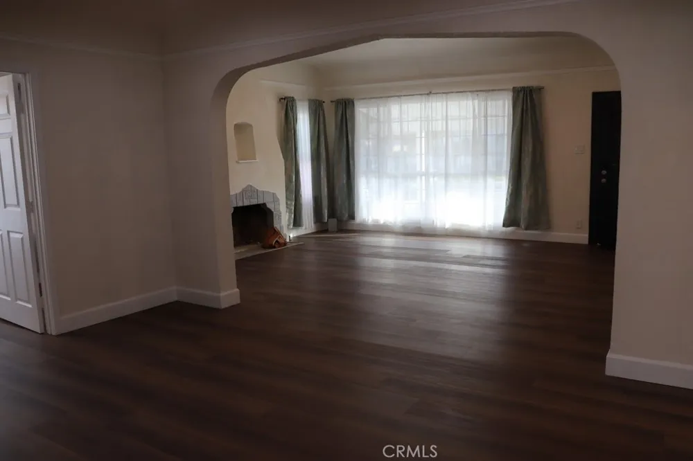 1917 W 74th Los Angeles, CA 90047