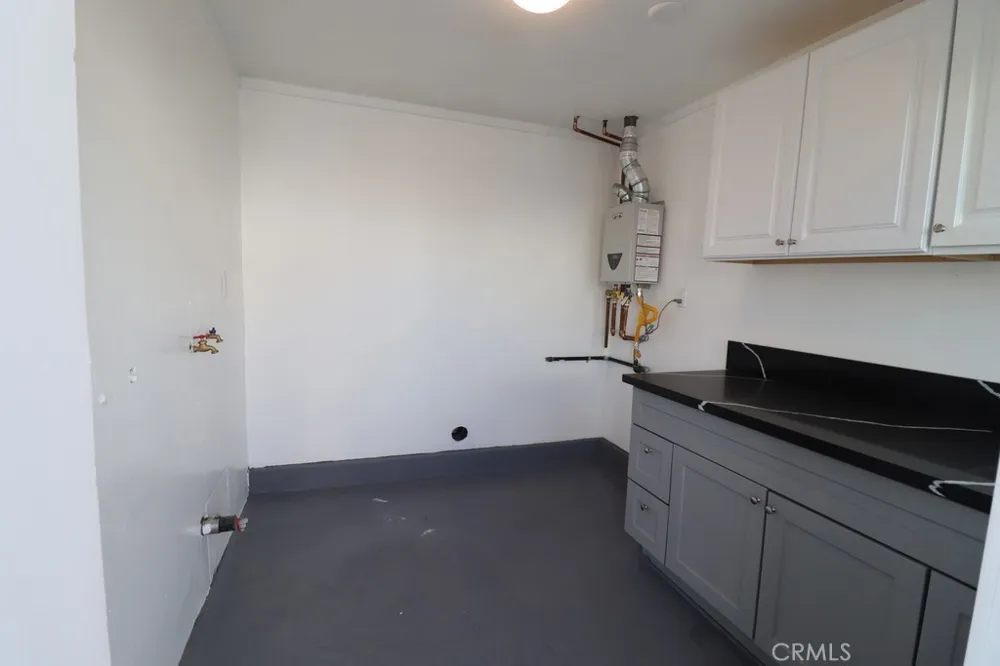 1917 W 74th Los Angeles, CA 90047