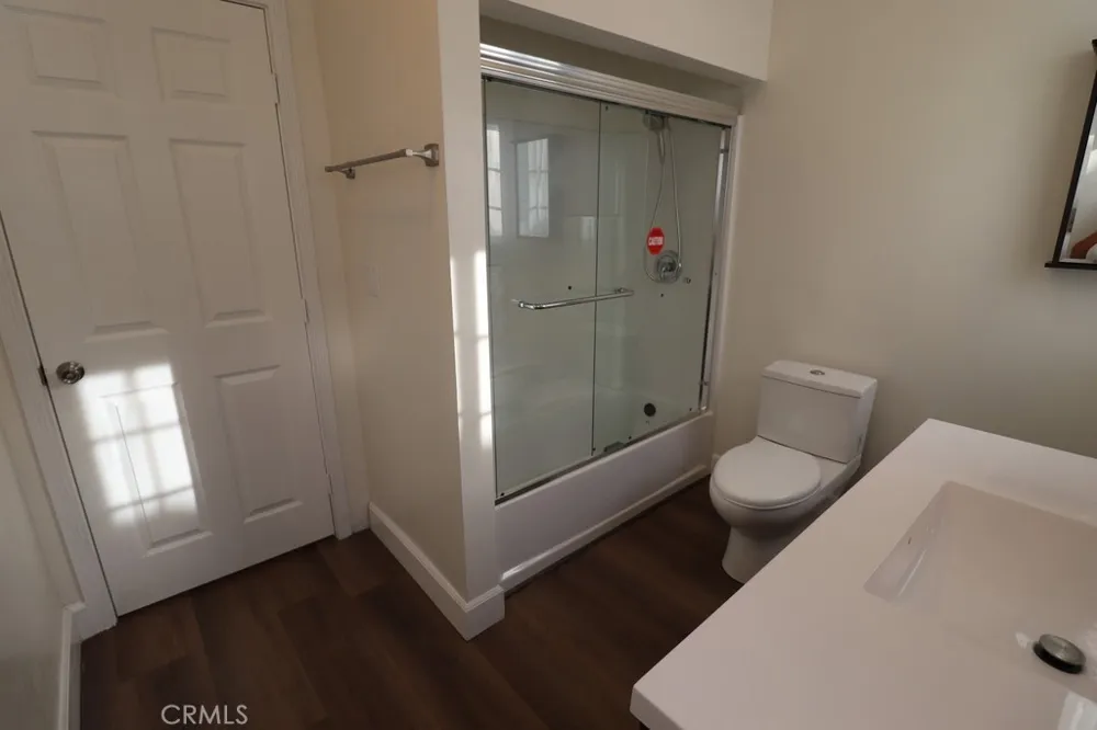 1917 W 74th Los Angeles, CA 90047