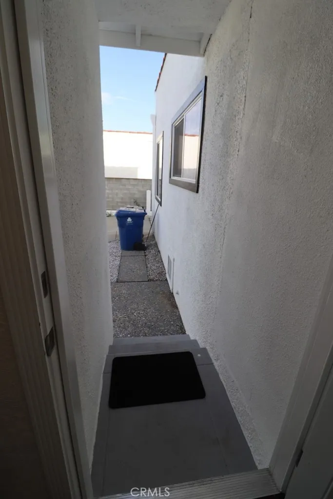 1917 W 74th Los Angeles, CA 90047