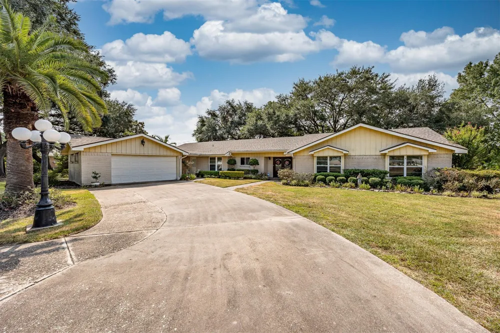 803 Sharon Lane Baytown, TX 77521