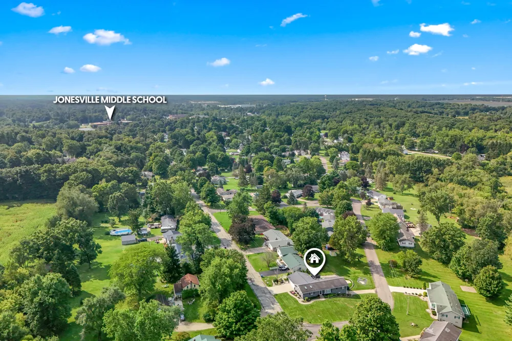 745 Wright Street Jonesville, MI 49250