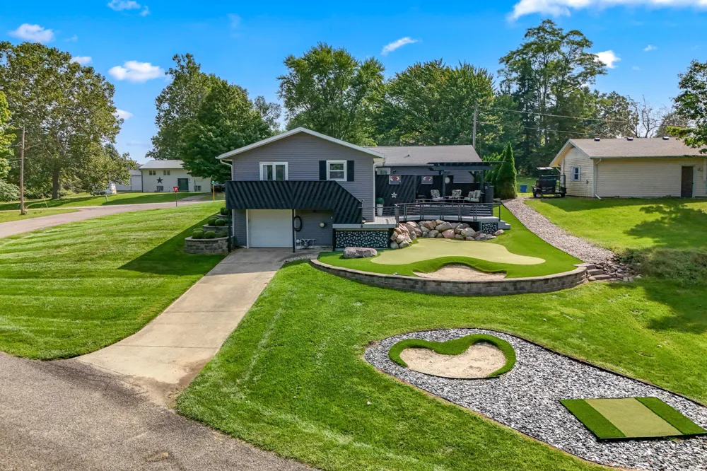 745 Wright Street Jonesville, MI 49250