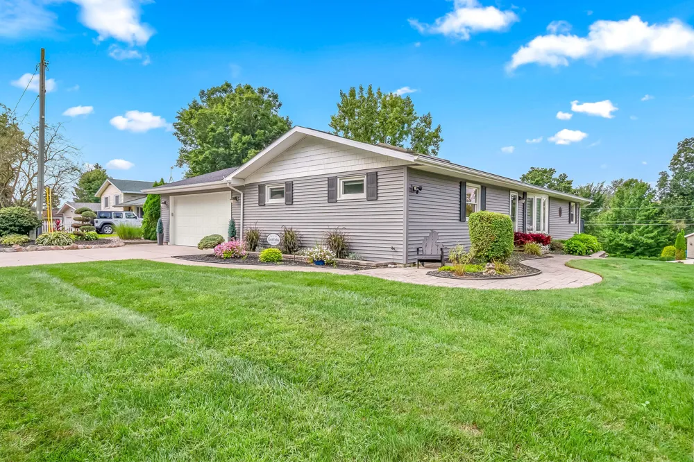 745 Wright Street Jonesville, MI 49250