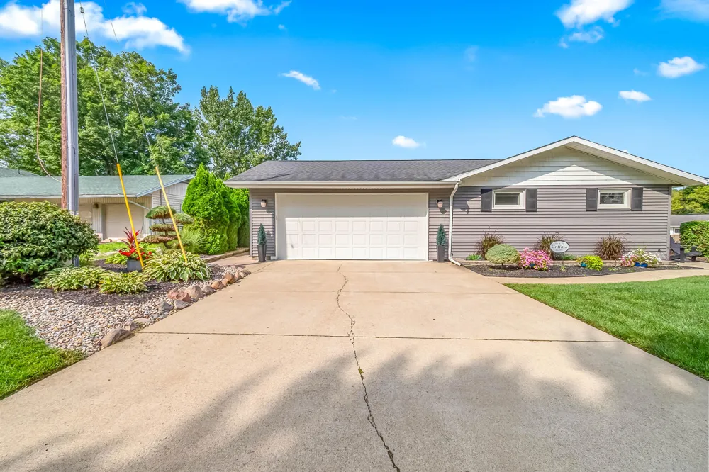 745 Wright Street Jonesville, MI 49250