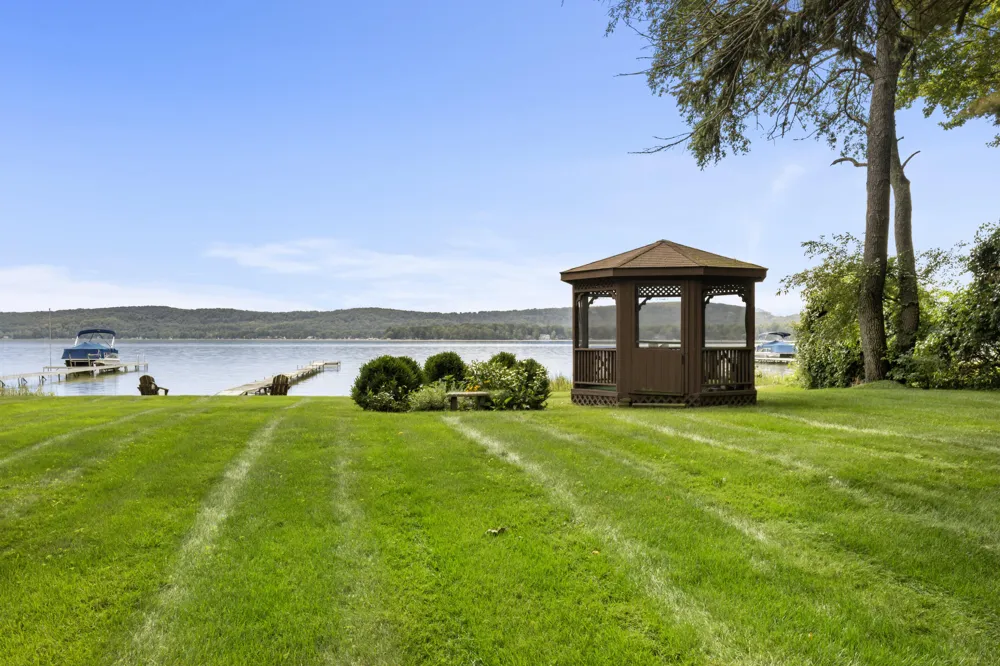 6529 Edgewater Drive Honor, MI 49640