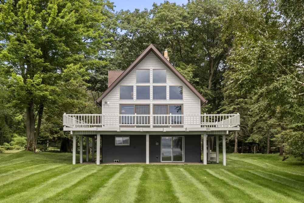 6529 Edgewater Drive Honor, MI 49640