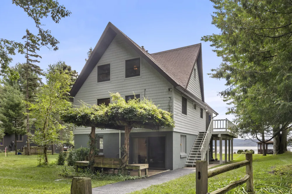 6529 Edgewater Drive Honor, MI 49640