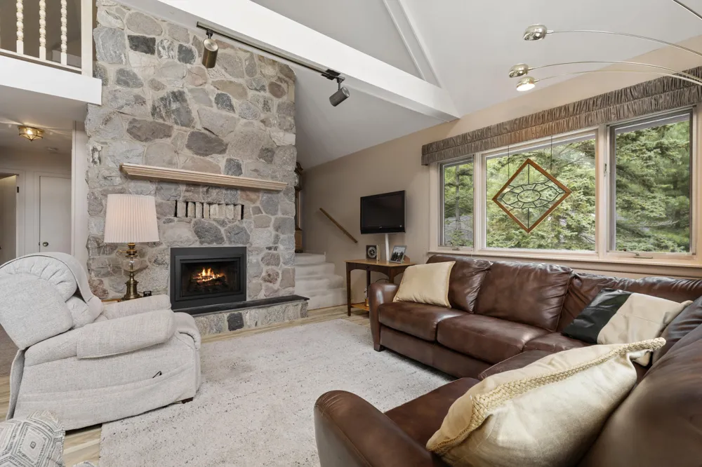 6529 Edgewater Drive Honor, MI 49640