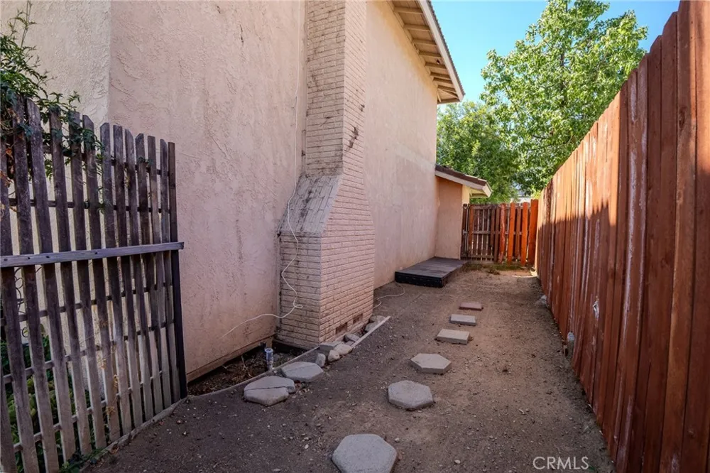 1665 Fillmore Ave Rialto, CA 92376