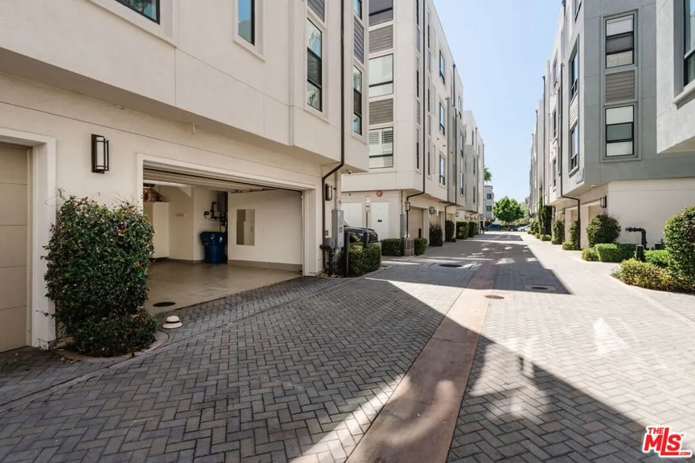 12765 Bluff Creek Drive #1 Los Angeles, CA 90094