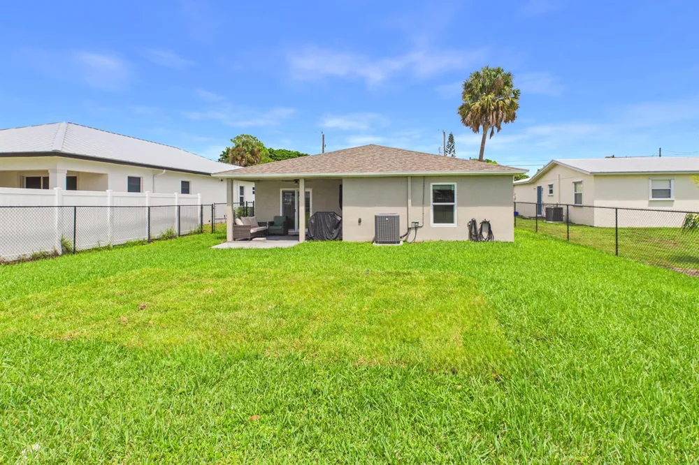 6784 3rd Street Jupiter, FL 33458