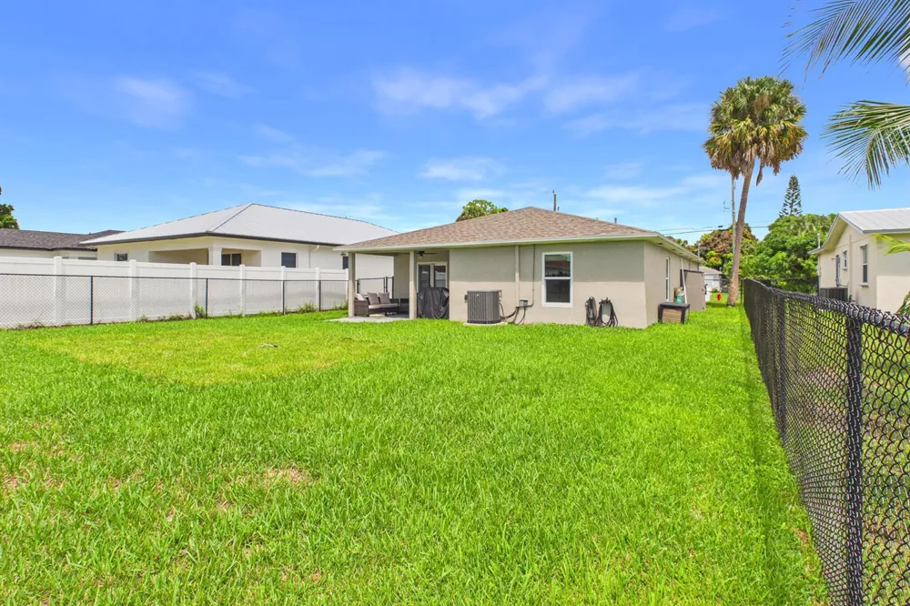 6784 3rd Street Jupiter, FL 33458