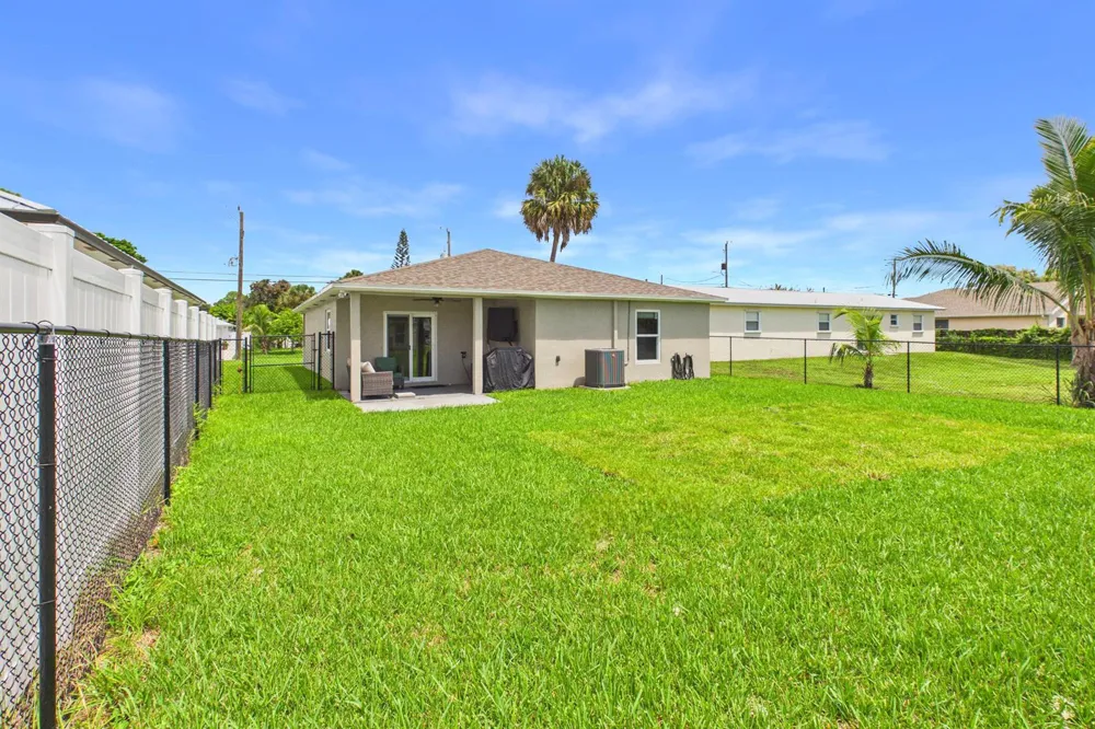 6784 3rd Street Jupiter, FL 33458
