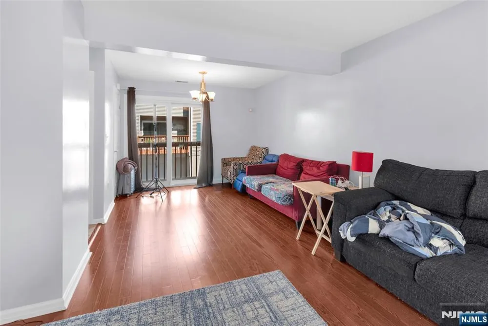 664 Irvington Avenue 6 Maplewood, NJ 07040