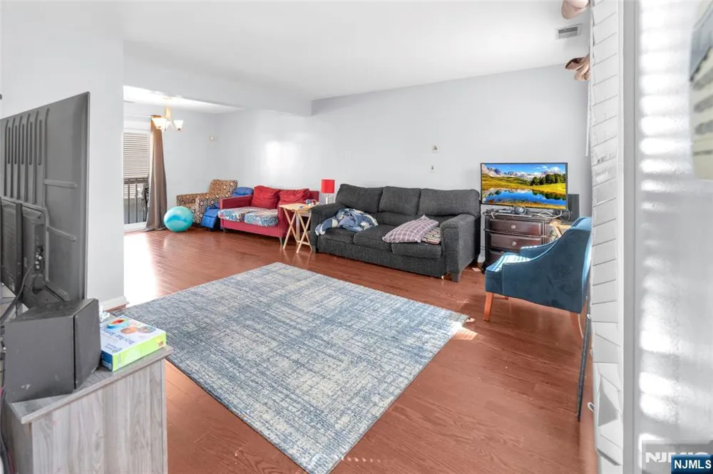664 Irvington Avenue 6 Maplewood, NJ 07040