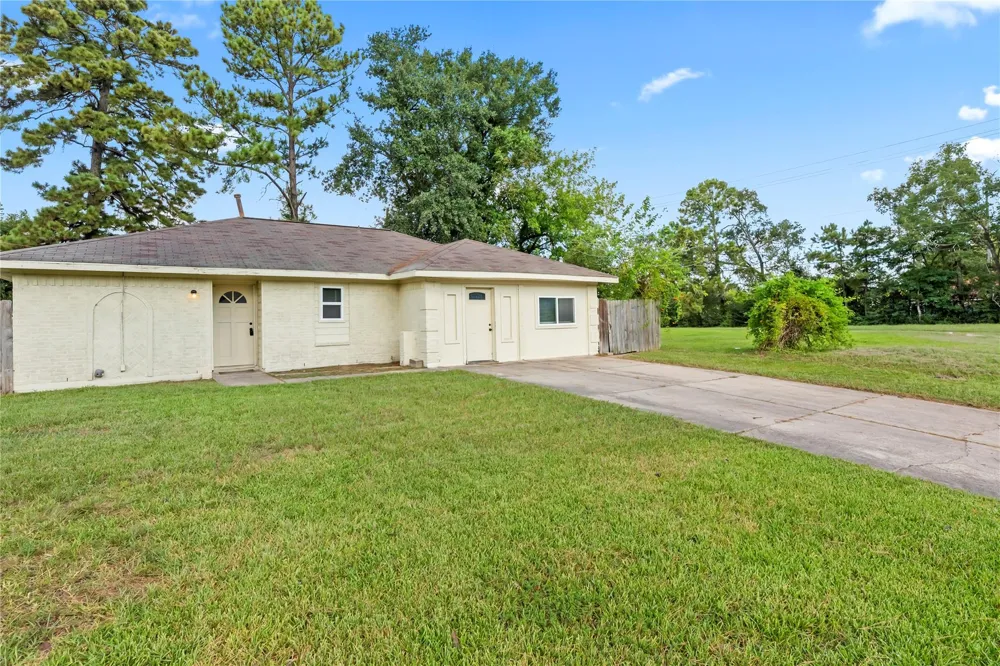 11455 Spottswood Drive Hockley, TX 77016