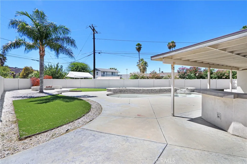 27091 Val Deane Hemet, CA 92544