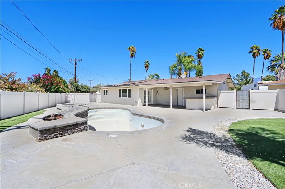 27091 Val Deane Hemet, CA 92544