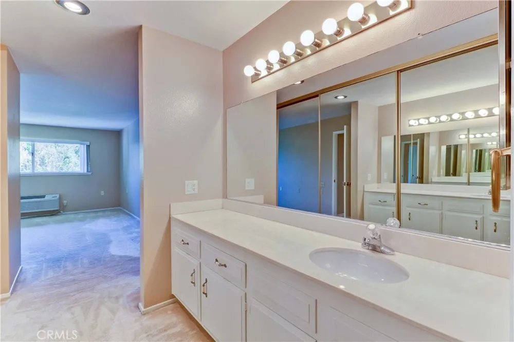 2396 W Via Mariposa W #3H Laguna Woods, CA 92637
