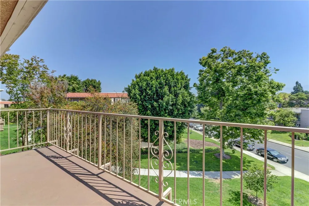 2396 W Via Mariposa W #3H Laguna Woods, CA 92637