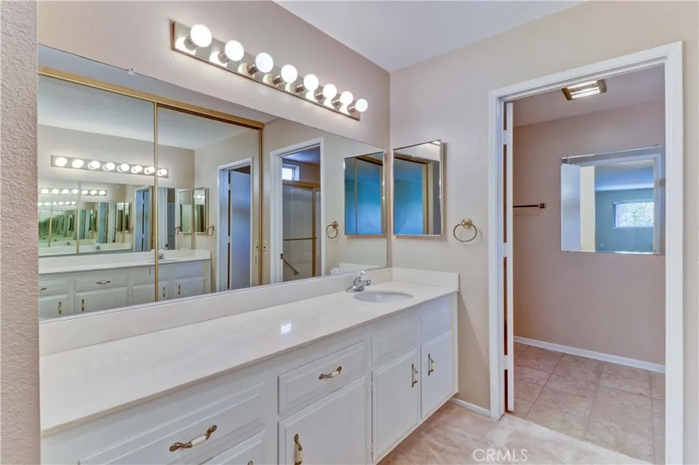 2396 W Via Mariposa W #3H Laguna Woods, CA 92637
