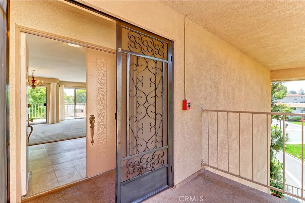 2396 W Via Mariposa W #3H Laguna Woods, CA 92637