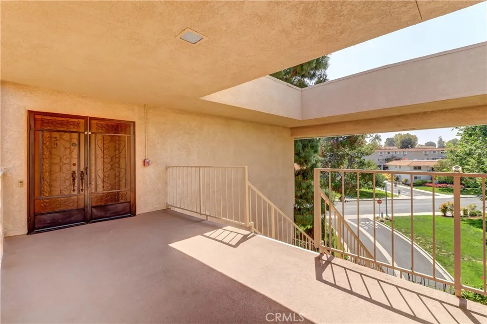 2396 W Via Mariposa W #3H Laguna Woods, CA 92637
