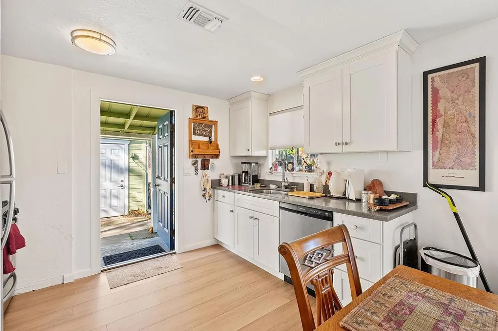 3710 Bodega Avenue Petaluma, CA 94952