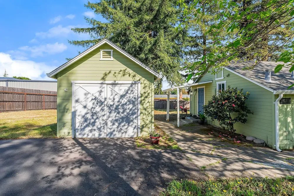 3710 Bodega Avenue Petaluma, CA 94952