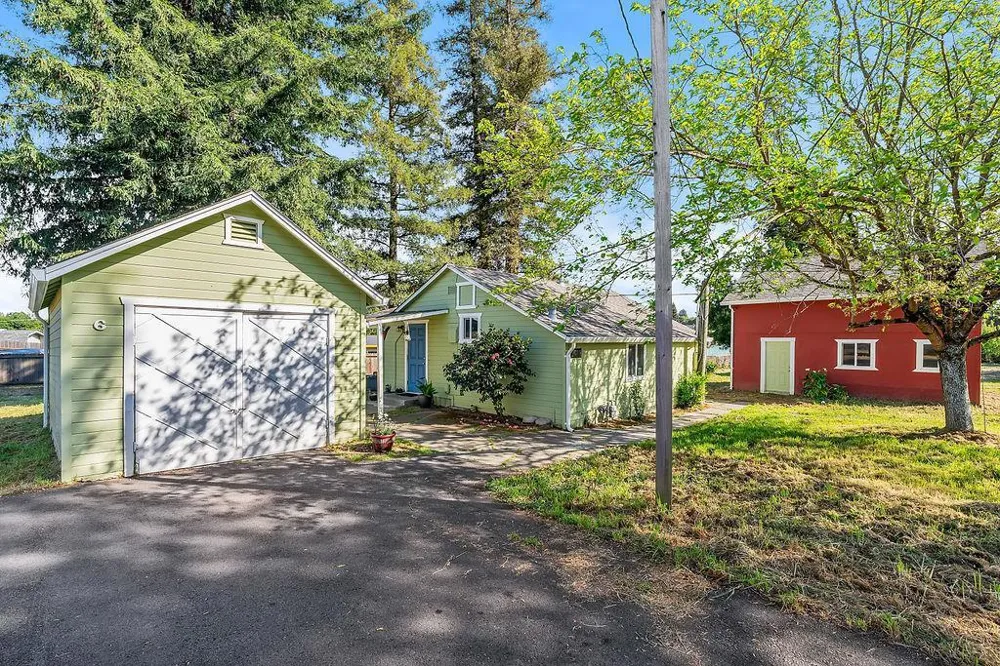 3710 Bodega Avenue Petaluma, CA 94952