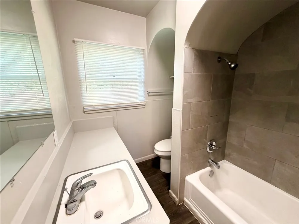2201 F Merced, CA 95340