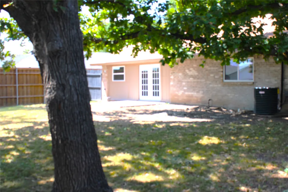 918 Heritage Circle Garland, TX 75043