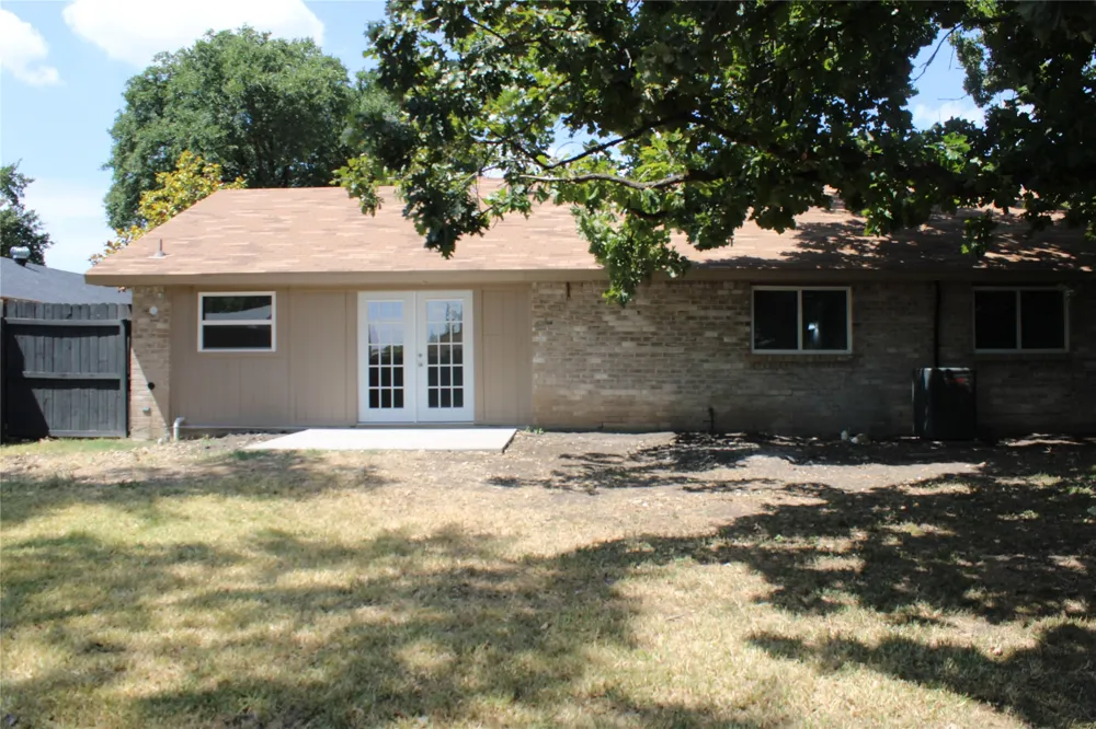 918 Heritage Circle Garland, TX 75043