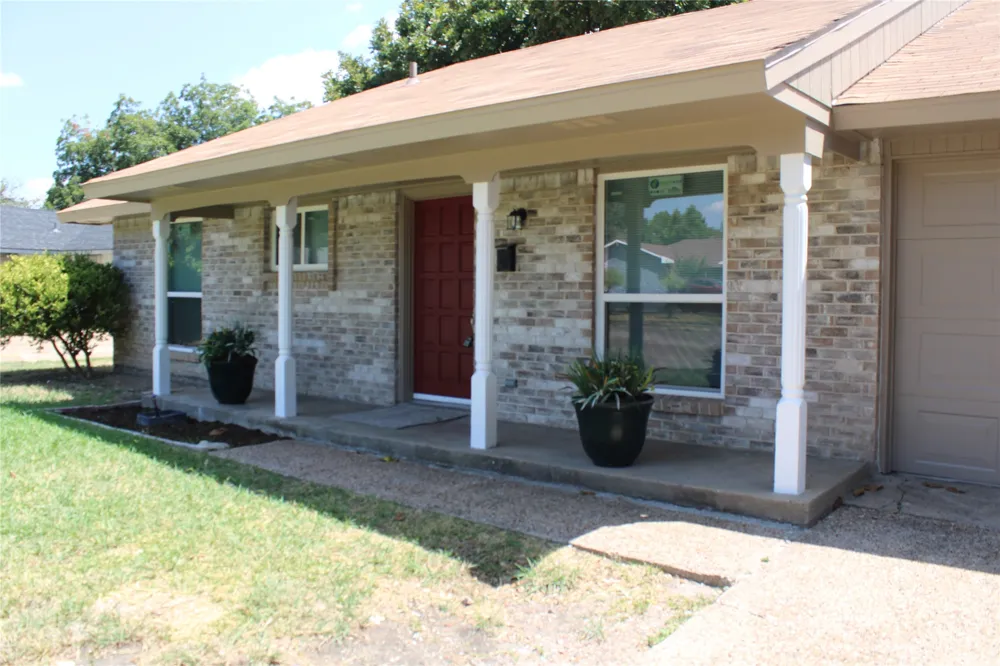 918 Heritage Circle Garland, TX 75043