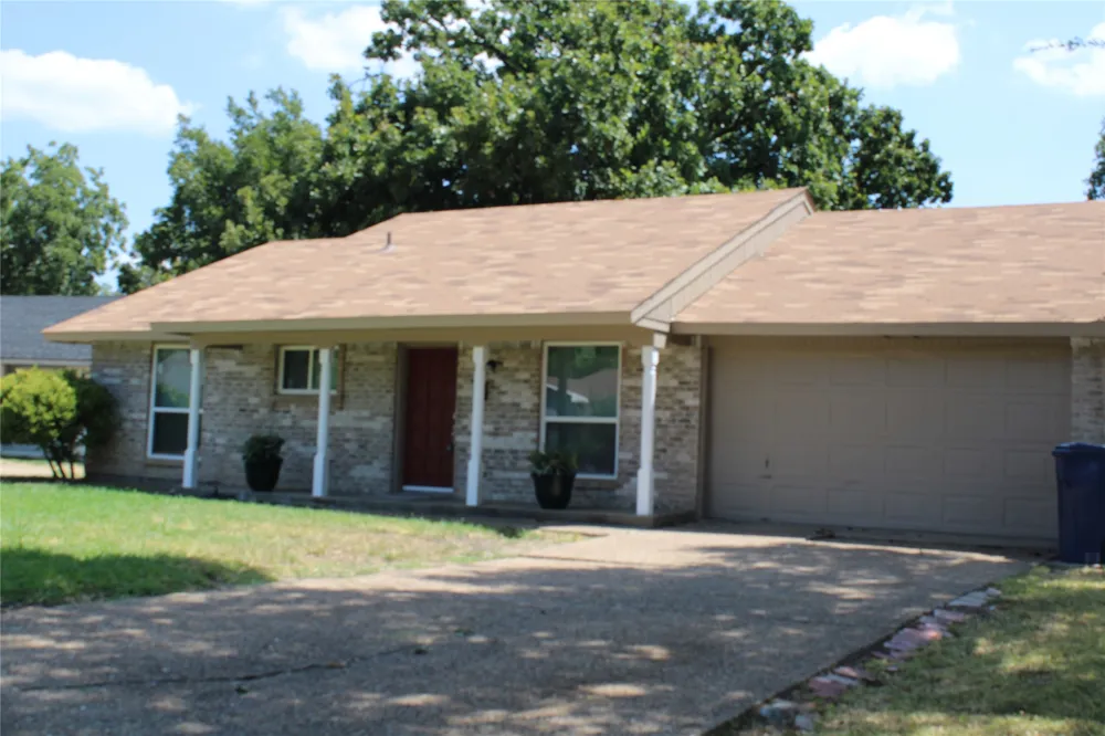 918 Heritage Circle Garland, TX 75043