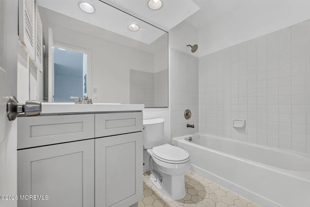 496 Cottonwood Court Howell, NJ 07731