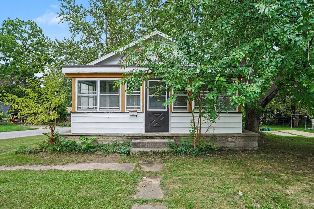 952 Calvary Avenue NW Grand Rapids, MI 49504