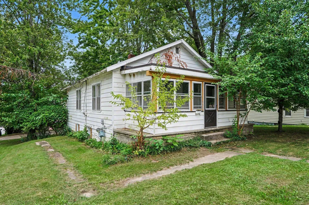 952 Calvary Avenue NW Grand Rapids, MI 49504