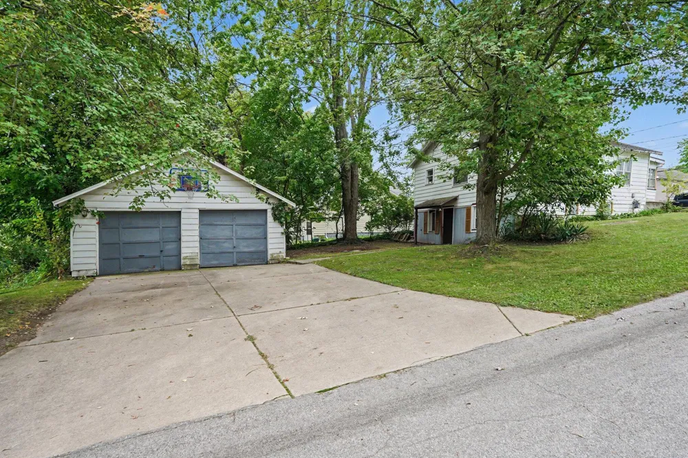 952 Calvary Avenue NW Grand Rapids, MI 49504