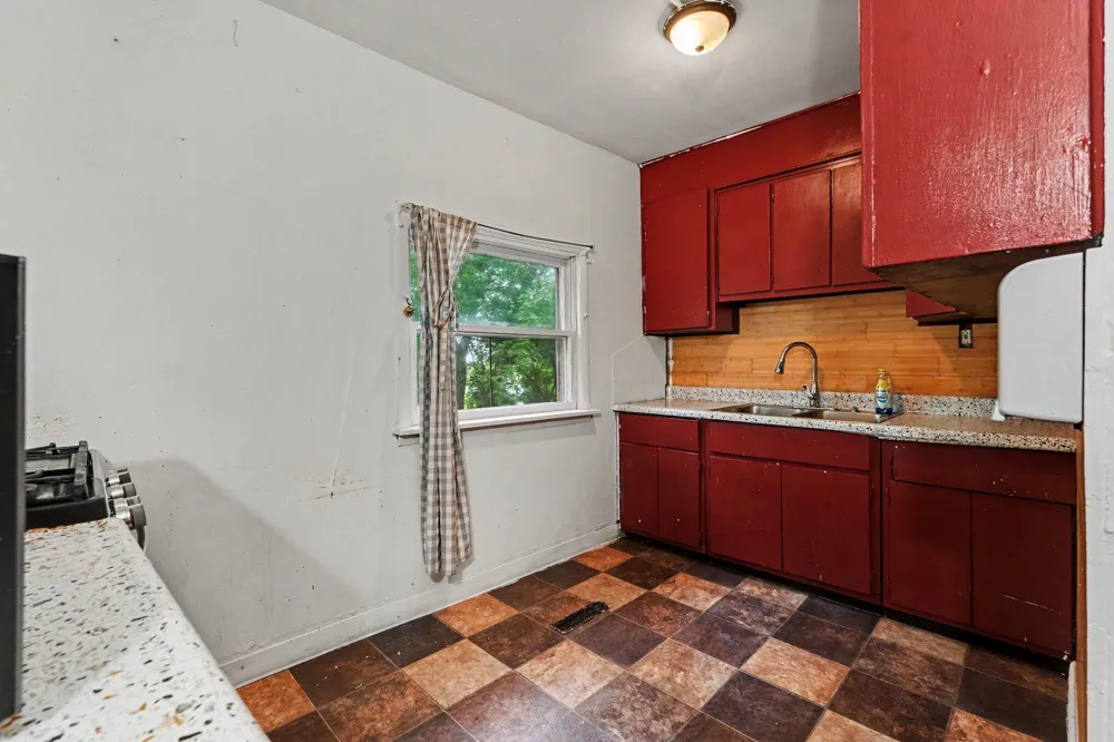 952 Calvary Avenue NW Grand Rapids, MI 49504