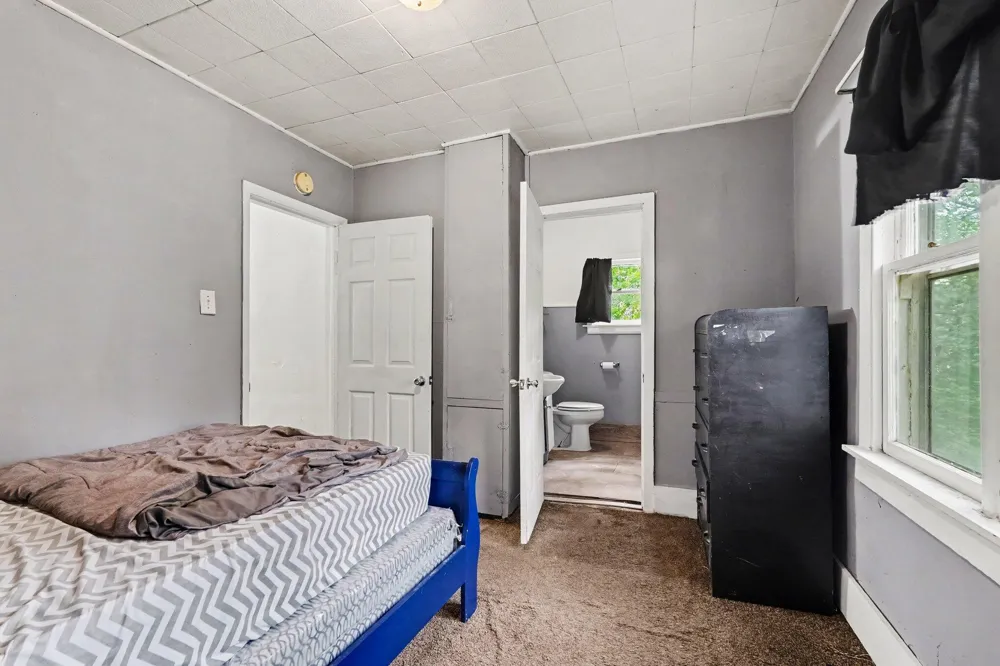 952 Calvary Avenue NW Grand Rapids, MI 49504
