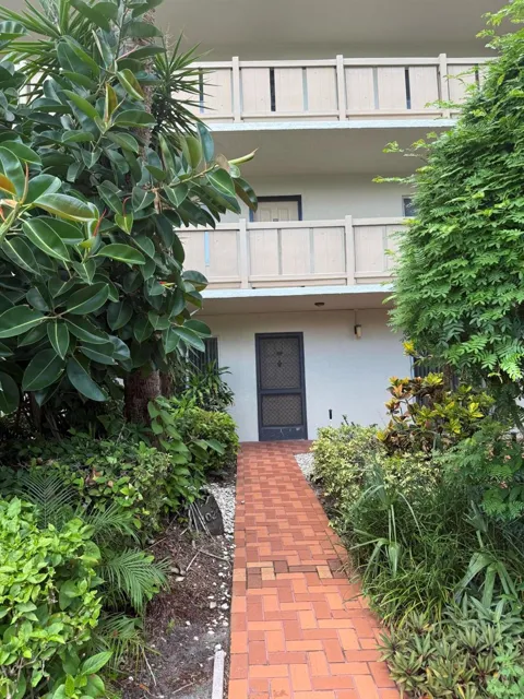 6585 KENSINGTON LANE #102