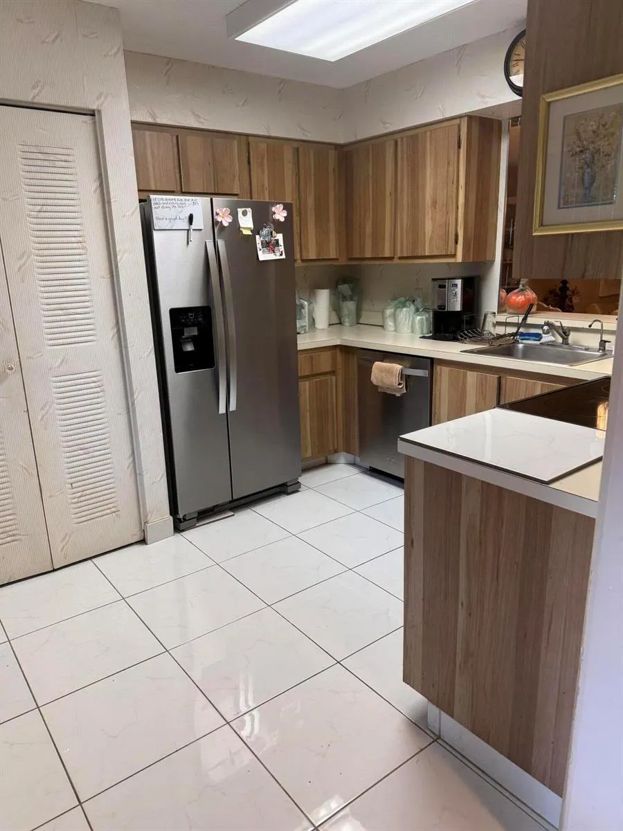 6585 KENSINGTON LANE #102 Delray Beach, FL 33446