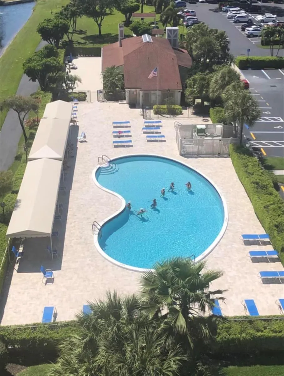 6585 KENSINGTON LANE #102 Delray Beach, FL 33446